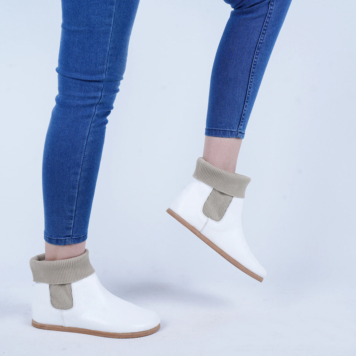 Smooth Barefoot Socks Chelsea Shoes – Eva Outsole – White
