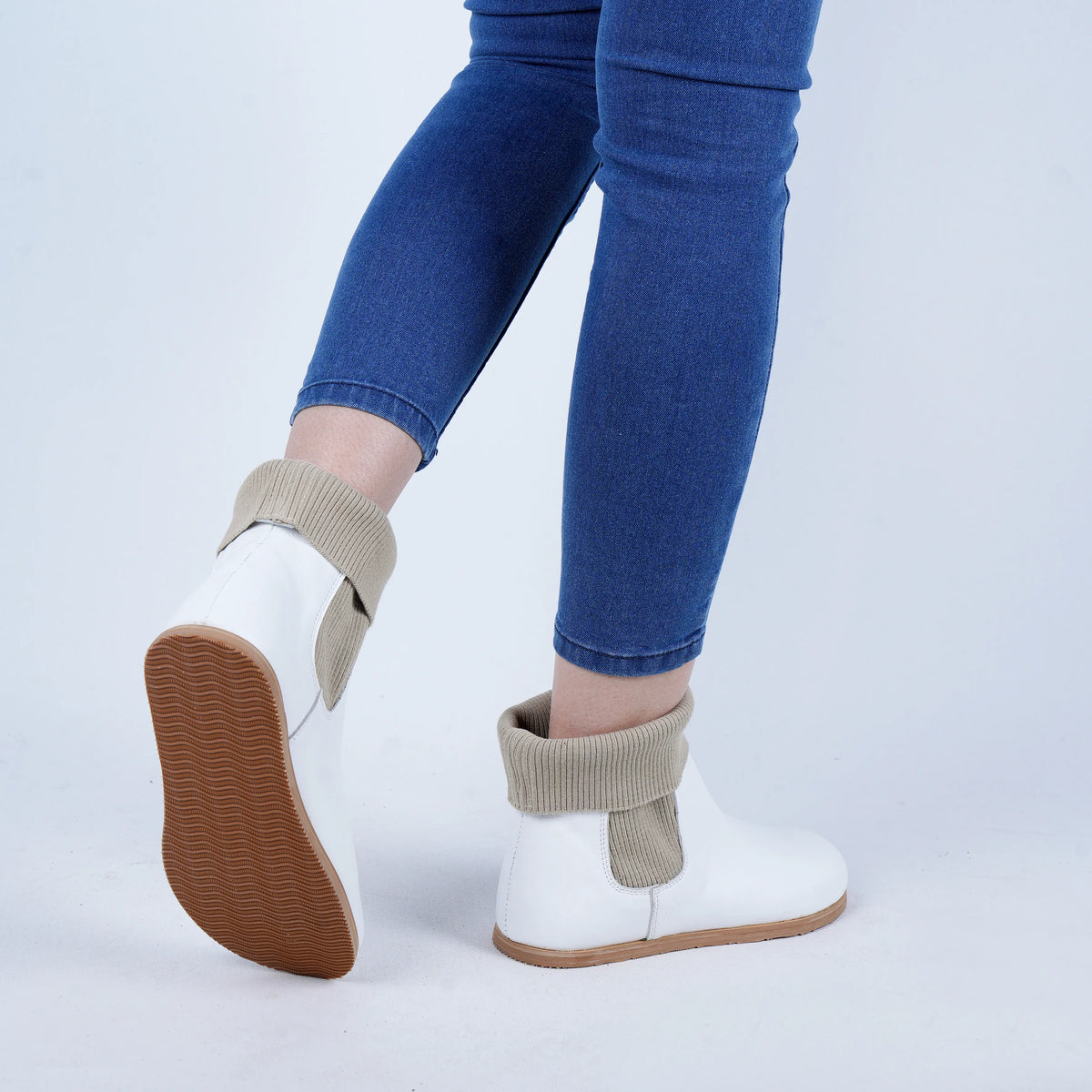 Smooth Barefoot Socks Chelsea Shoes – Eva Outsole – White
