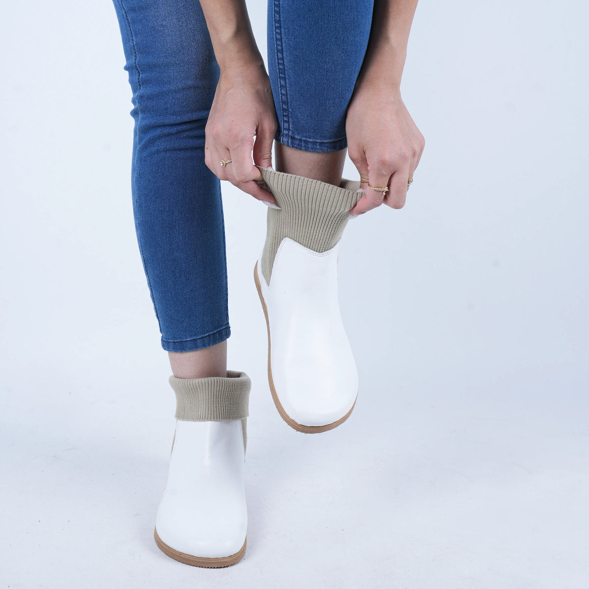 Smooth Barefoot Socks Chelsea Shoes – Eva Outsole – White