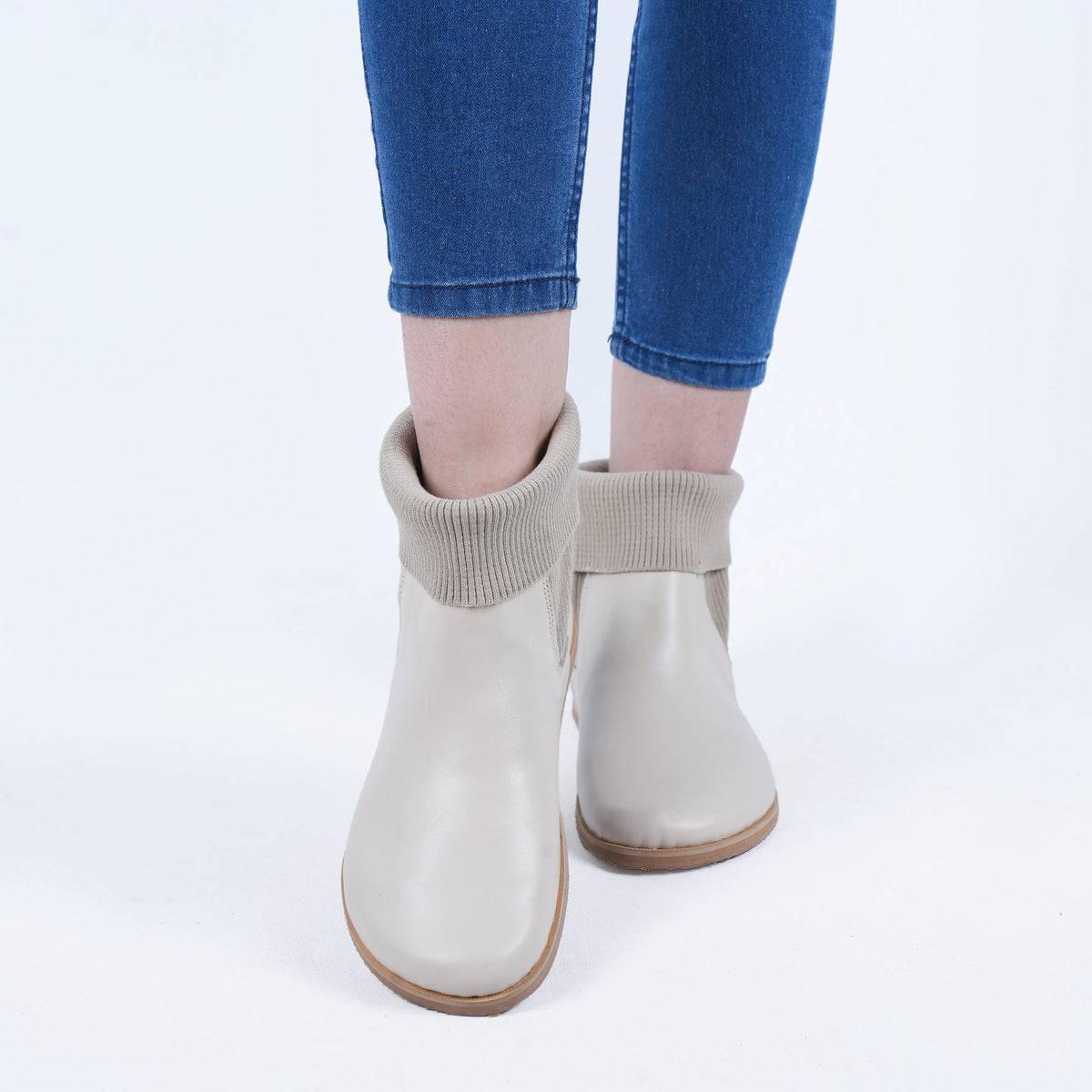 Smooth Barefoot Socks Chelsea Shoes – Eva Outsole – Cream