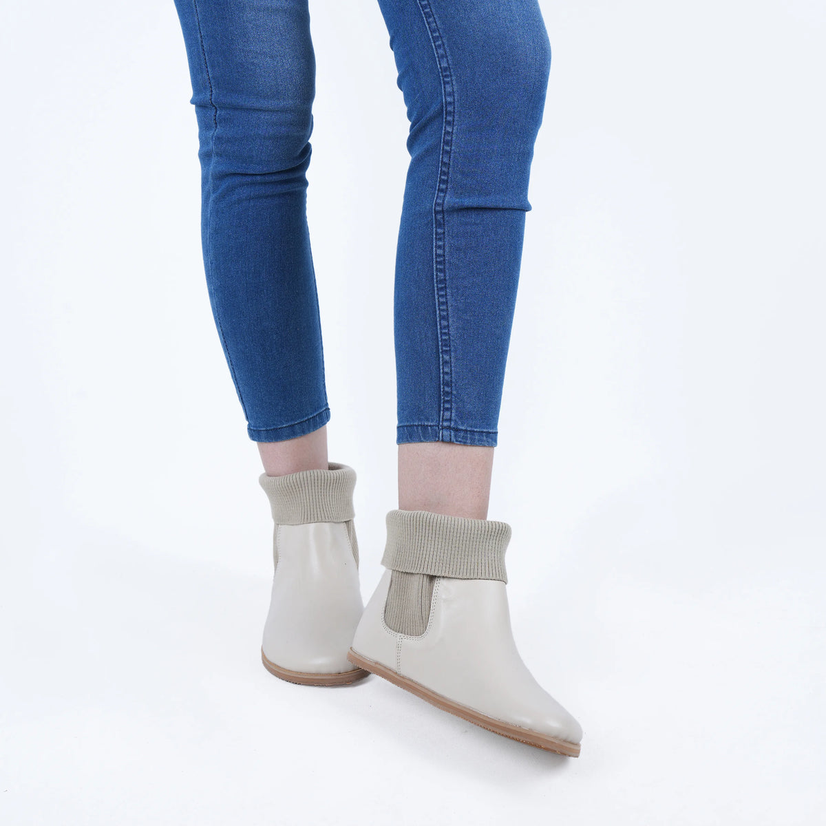 Smooth Barefoot Socks Chelsea Shoes – Eva Outsole – Cream