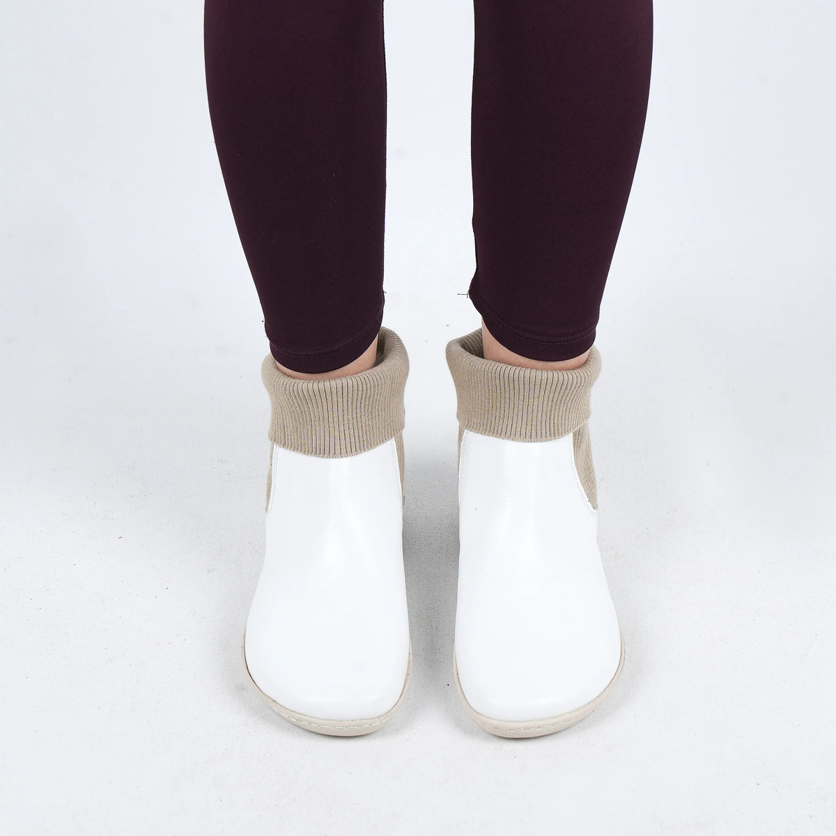 Smooth Barefoot Socks Chelsea Shoes – 6mm Rubber Sole – White