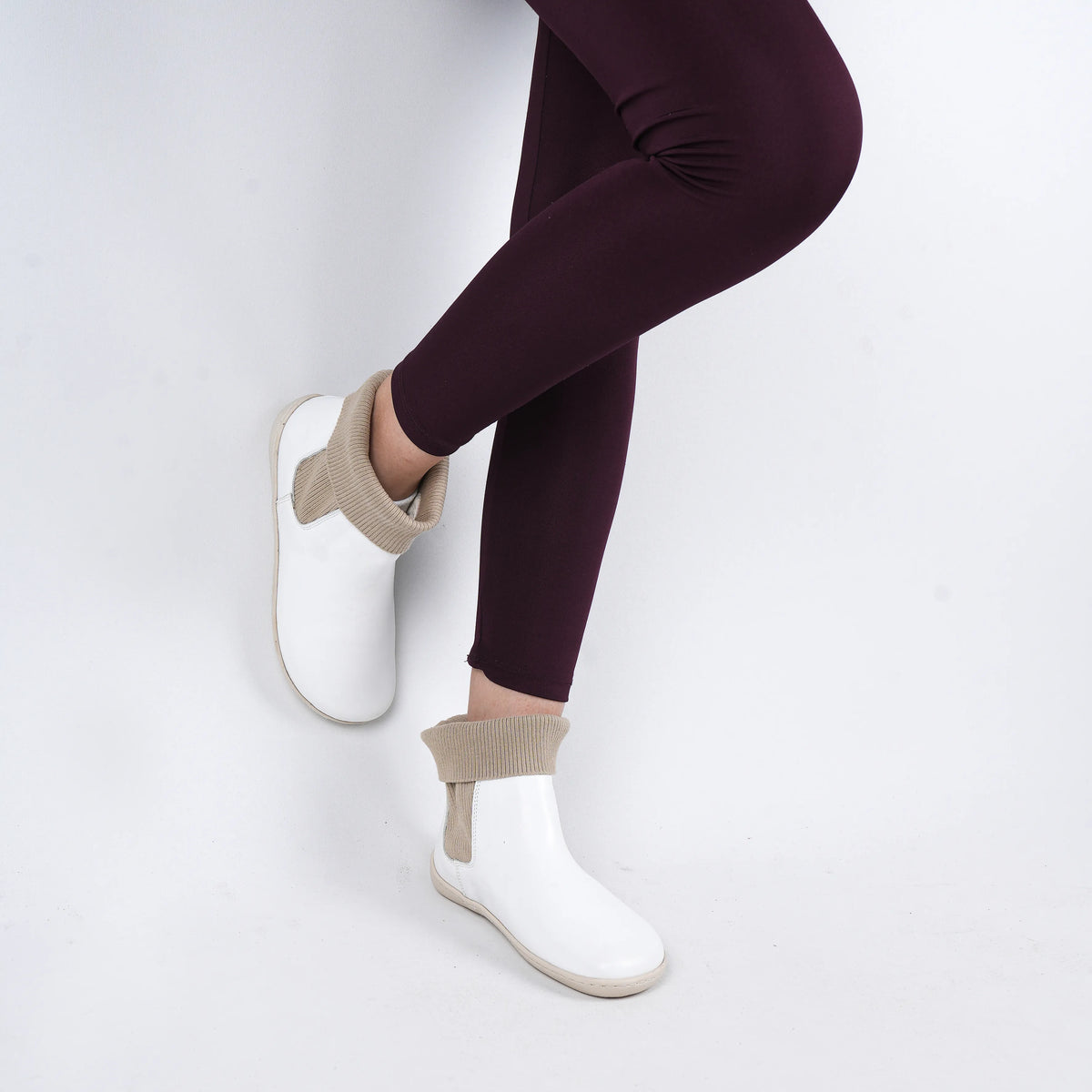 Smooth Barefoot Socks Chelsea Shoes – 6mm Rubber Sole – White