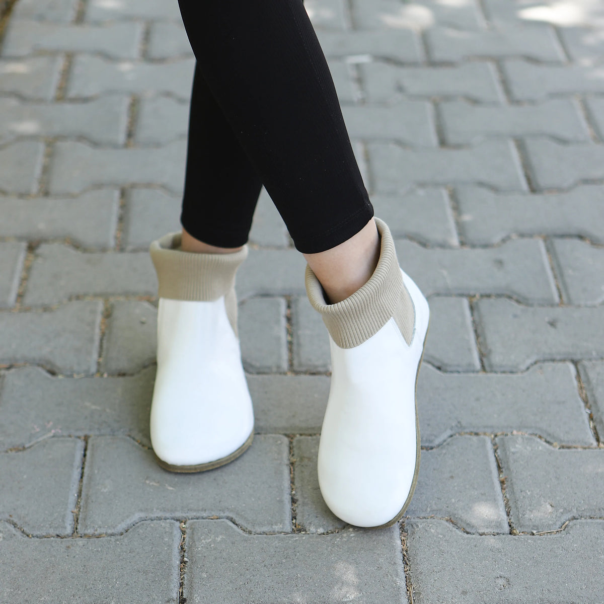 Smooth Barefoot Socks Chelsea Shoes – Classic Sole — Leather Sole – White