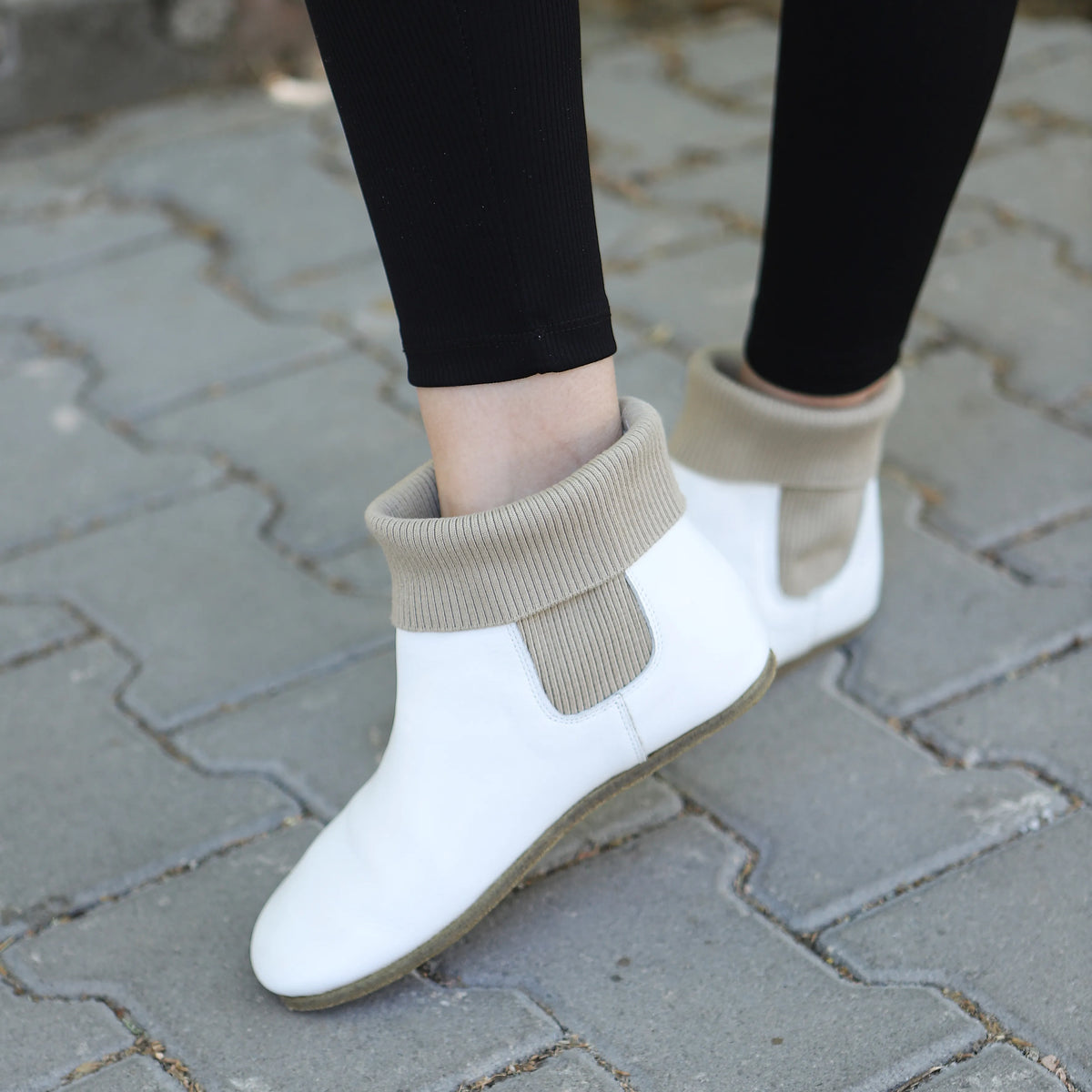Smooth Barefoot Socks Chelsea Shoes – Classic Sole — Leather Sole – White