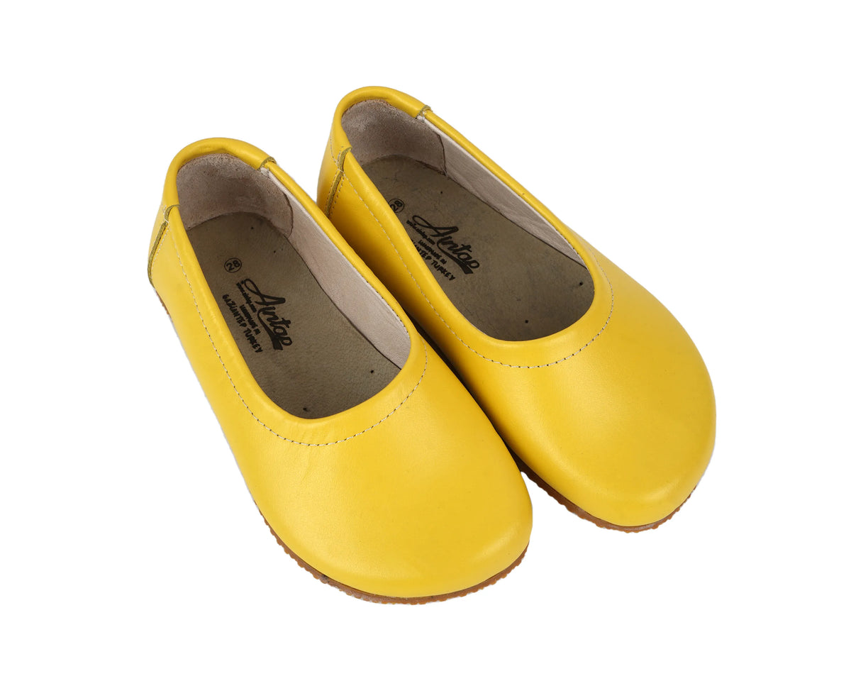 Smooth Barefoot Ballet Shoes – Rubber Sole – Yellow