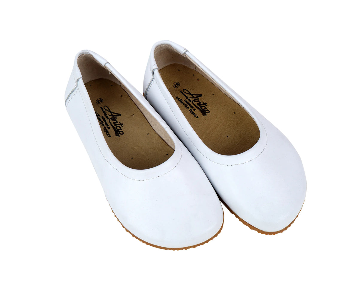 Smooth Barefoot Ballet Shoes – Rubber Sole – White
