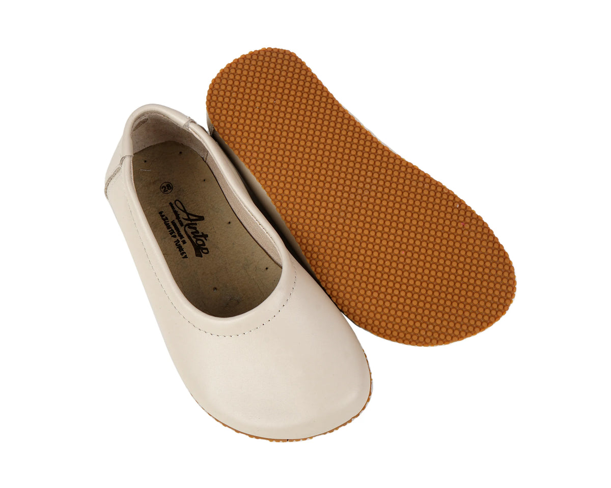 Smooth Barefoot Ballet Shoes – Rubber Sole – Cream