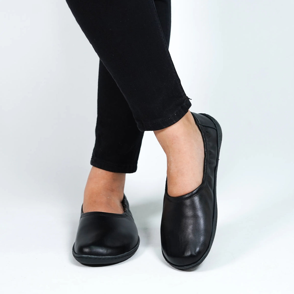 Smooth Barefoot Ballet Shoes –6 mm Rubber Sole – Black
