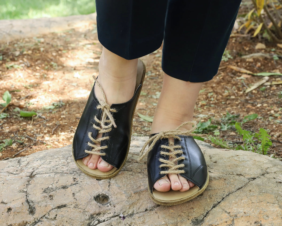 Smooth Barefoot Laces Sandals Shoes – Classic Sole — Leather Sole – Black