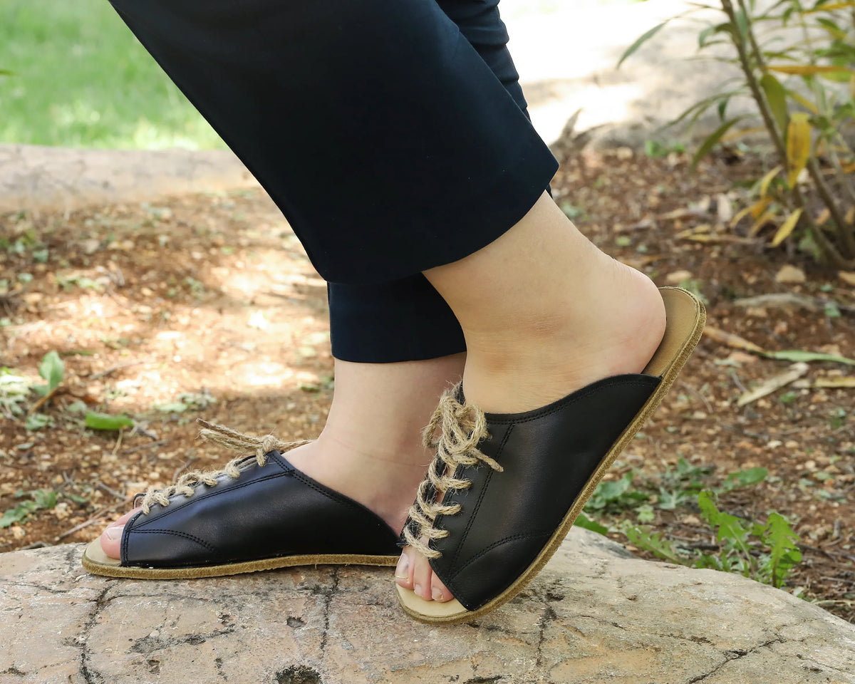 Smooth Barefoot Laces Sandals Shoes – Classic Sole — Leather Sole – Black