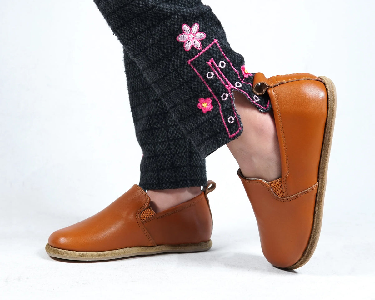Smooth Barefoot Ballet Shoes – Classic Sole — Leather Sole – Tan