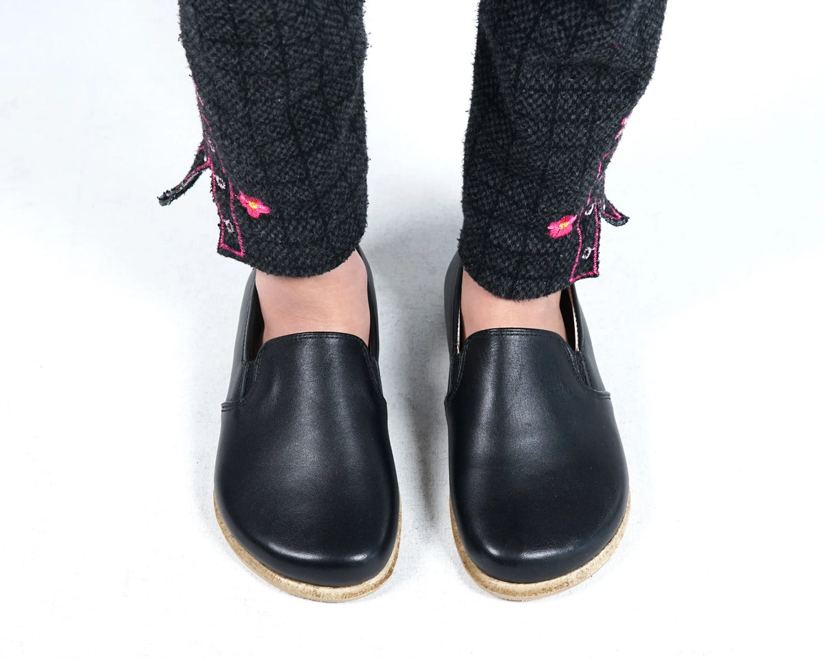 Smooth Barefoot Ballet Shoes – Classic Sole — Leather Sole – Black