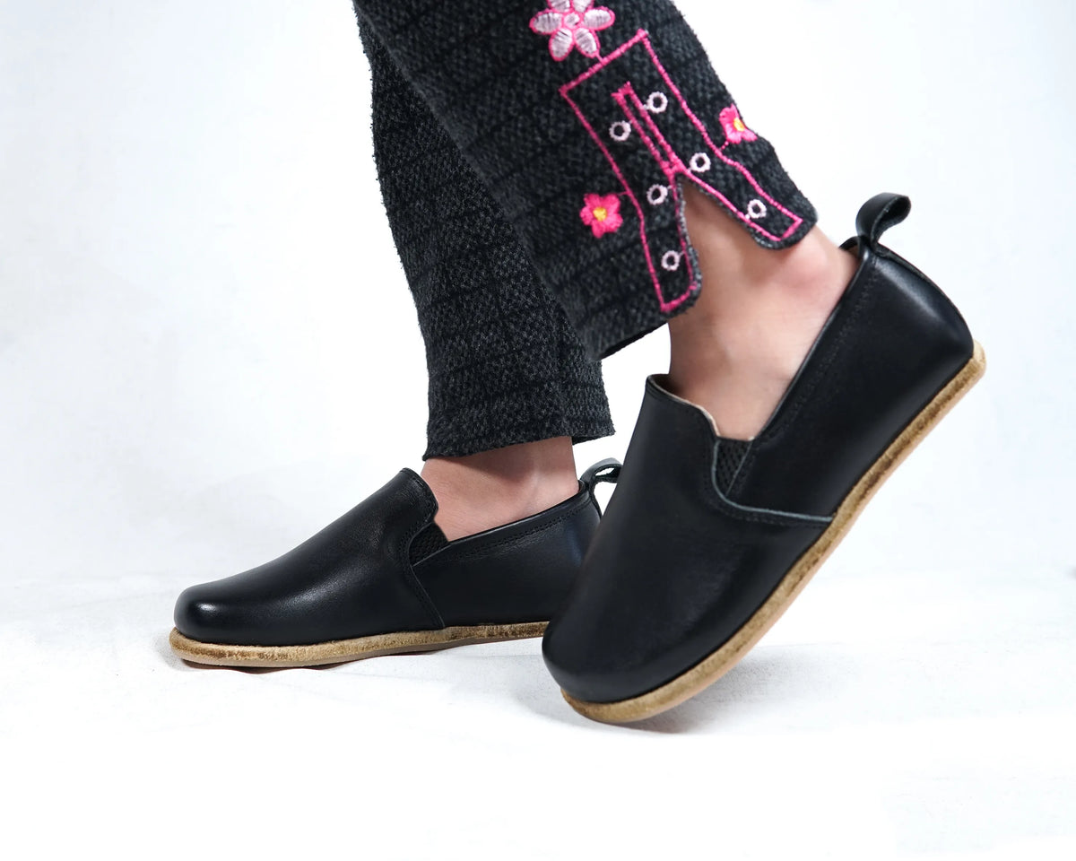 Smooth Barefoot Ballet Shoes – Classic Sole — Leather Sole – Black