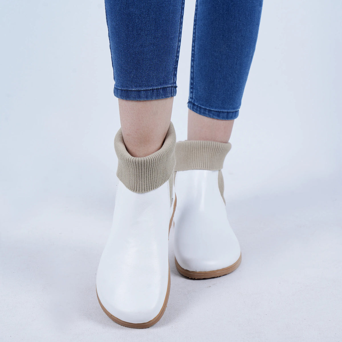 Smooth Barefoot Socks Chelsea Shoes – Eva Outsole – White