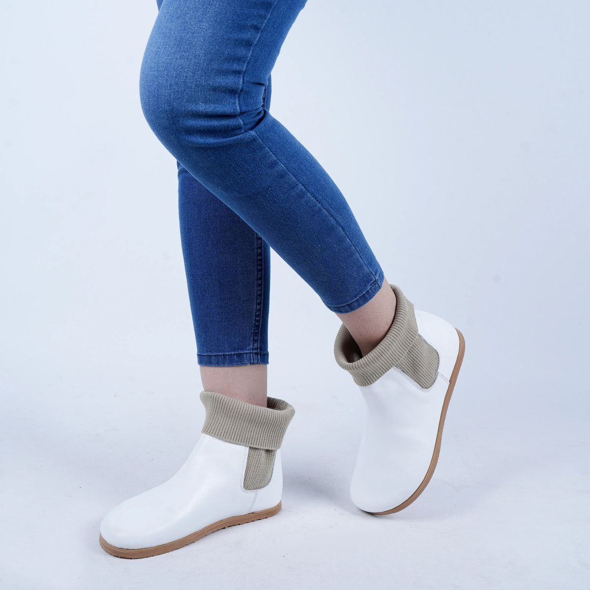 Smooth Barefoot Socks Chelsea Shoes – Eva Outsole – White