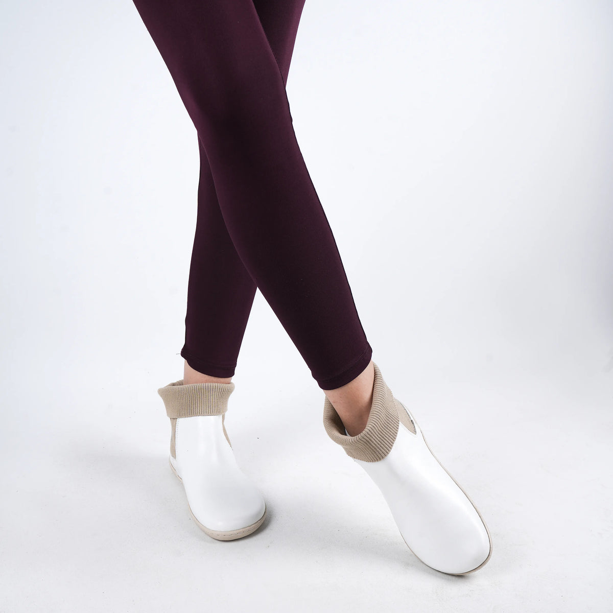 Smooth Barefoot Socks Chelsea Shoes – 6mm Rubber Sole – White