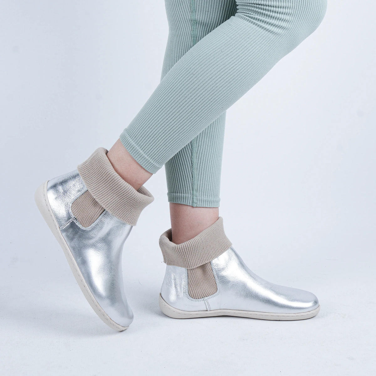 Bright Barefoot Socks Chelsea Shoes – 6mm Rubber Sole – Silver