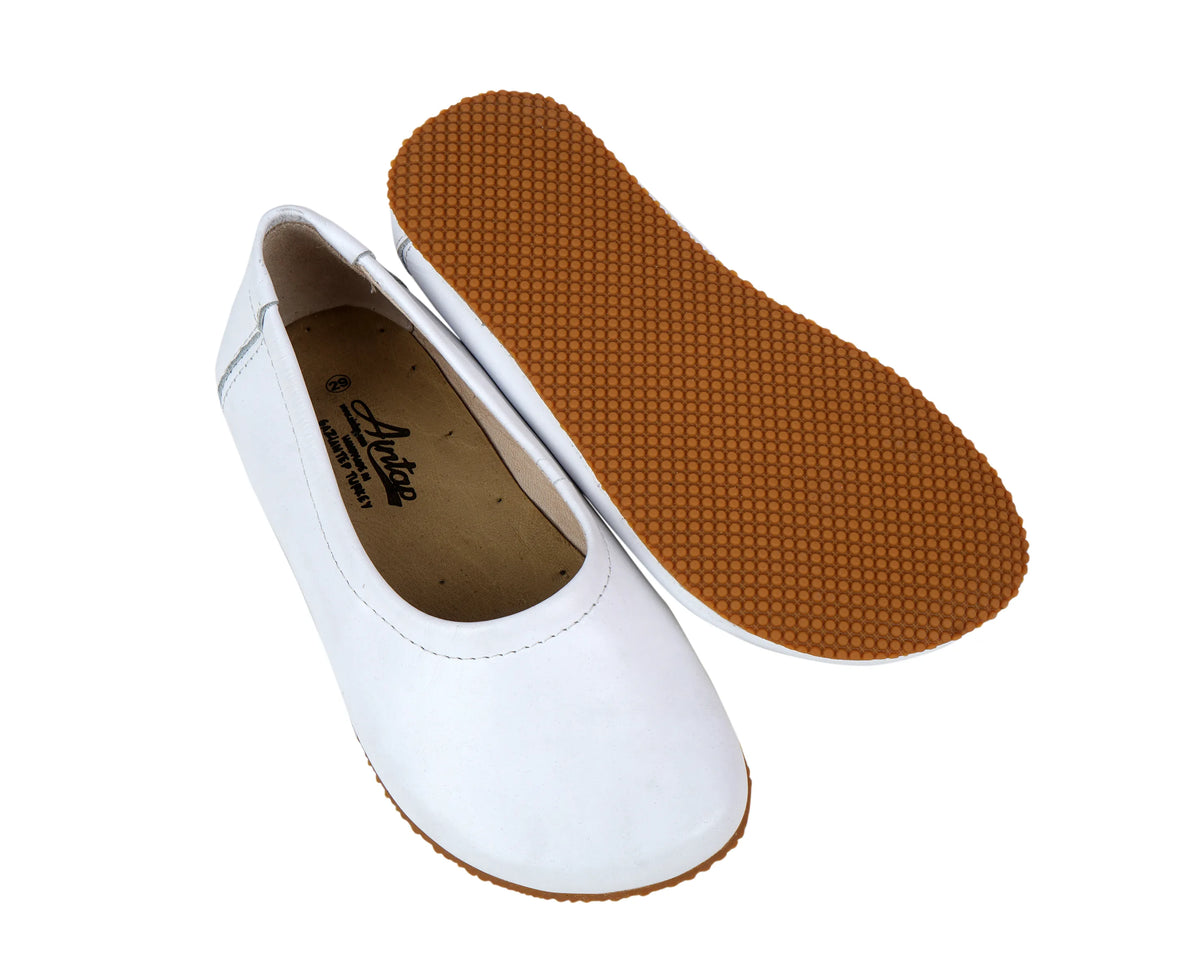 Smooth Barefoot Ballet Shoes – Rubber Sole – White