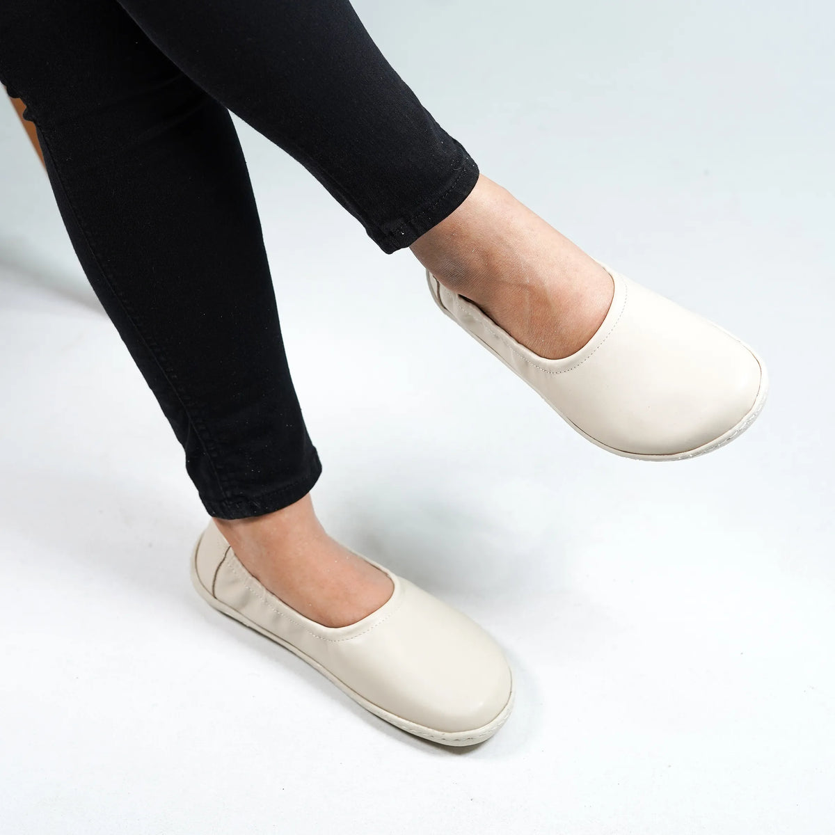 Smooth Barefoot Ballet Shoes –6 mm Rubber Sole – Cream