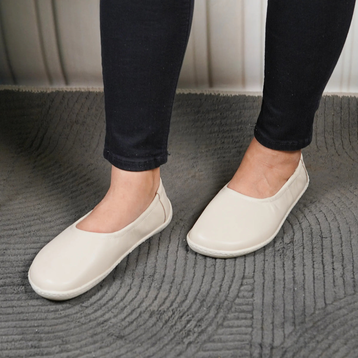 Smooth Barefoot Ballet Shoes –6 mm Rubber Sole – Cream