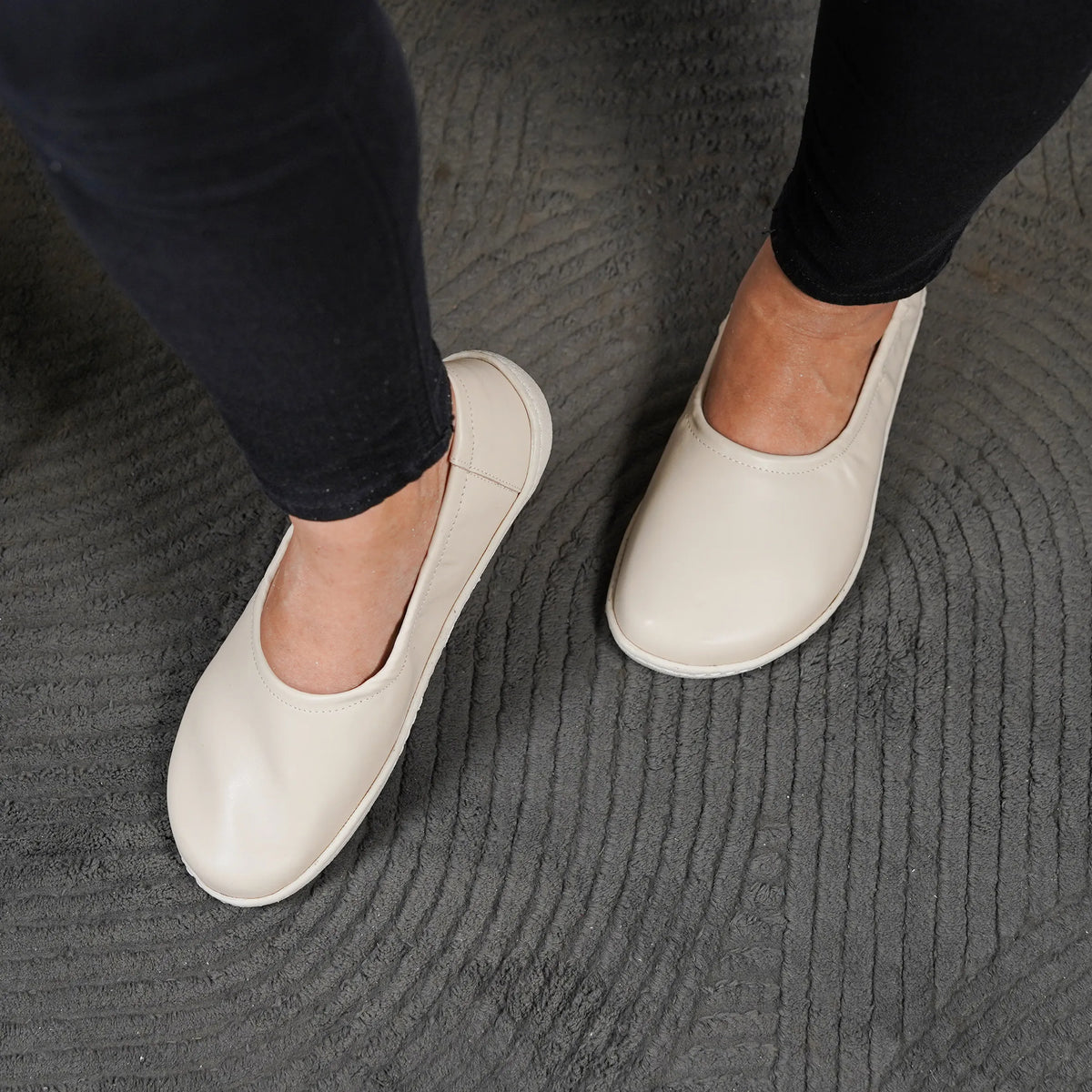Smooth Barefoot Ballet Shoes –6 mm Rubber Sole – Cream